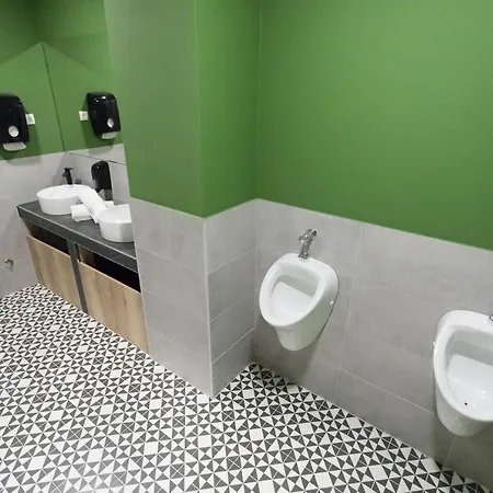 Cool , بيت شباب