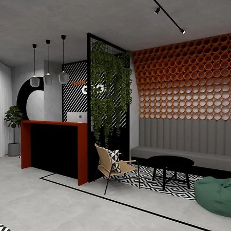 Hostel Cool , Σπλιτ
